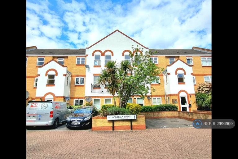 1 bedroom flat in Angelica Drive, London, E6 (1 bed) (#2996969)
