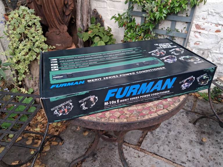 Furman M-10XE Power Supply Conditioner