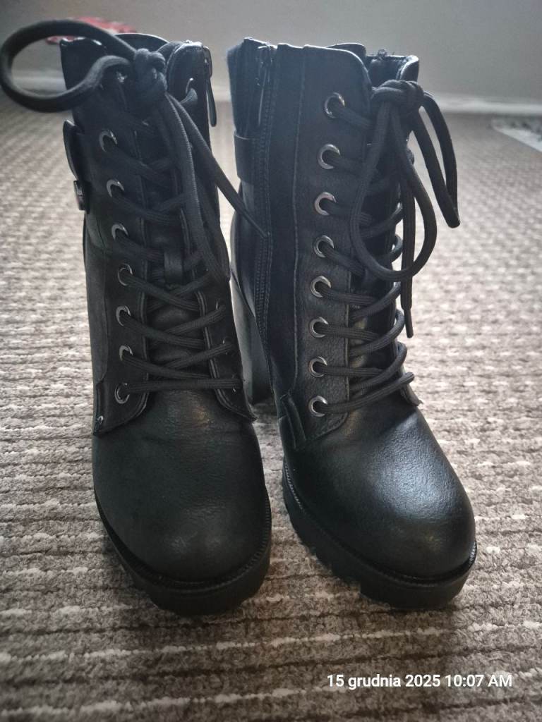 Black high heel boots size 4