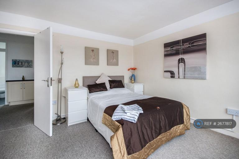 2 bedroom flat in Burnaby Road, Bournemouth, BH4 (2 bed) (#2677817)