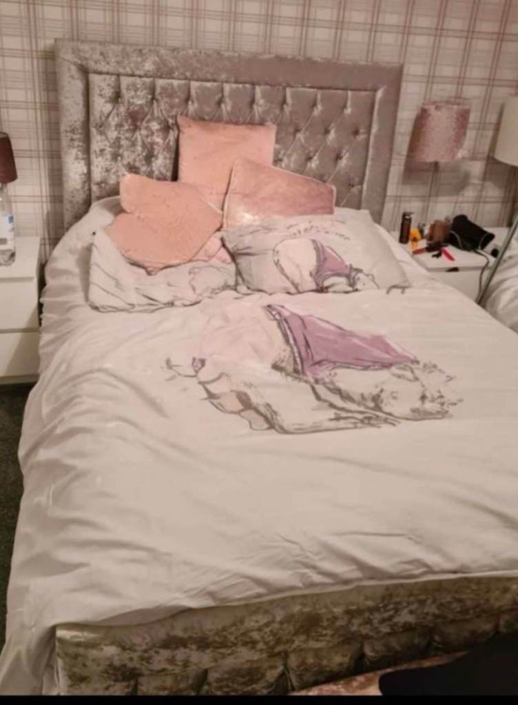 Silver Crushed Velvet Double Bed incl Mattress