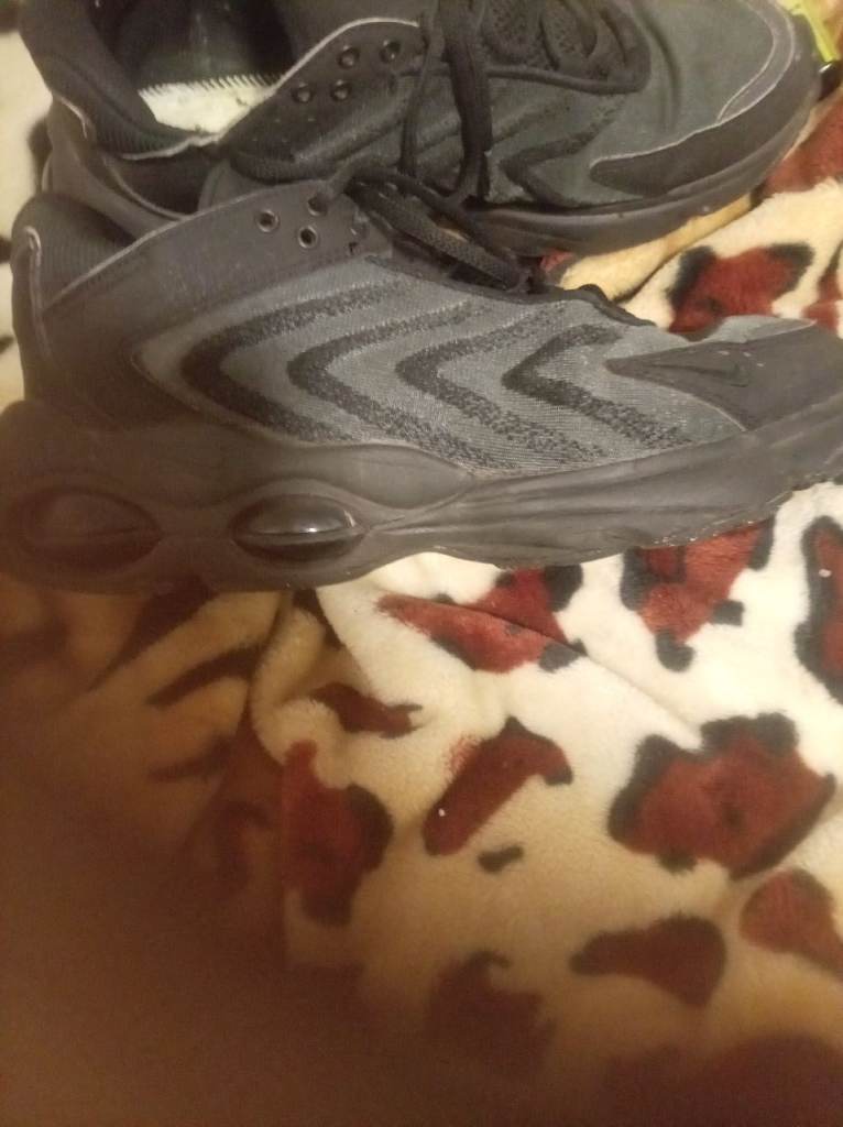 Black Trainers – Good Condition, UK Size 9