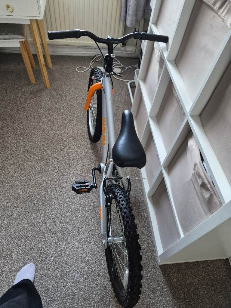 Kids Silver Mountain Bike with Orange Accents – Good Condition