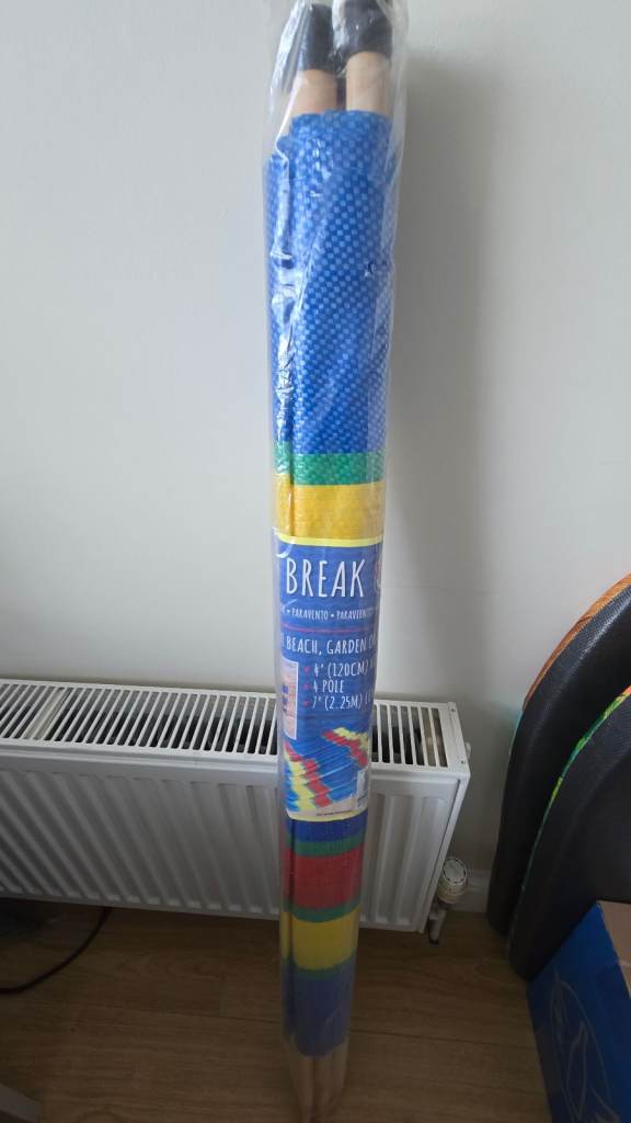 BRAND NEW 4 Pole Wind Break (4ft/120cm high, 7ft/2.25m long)