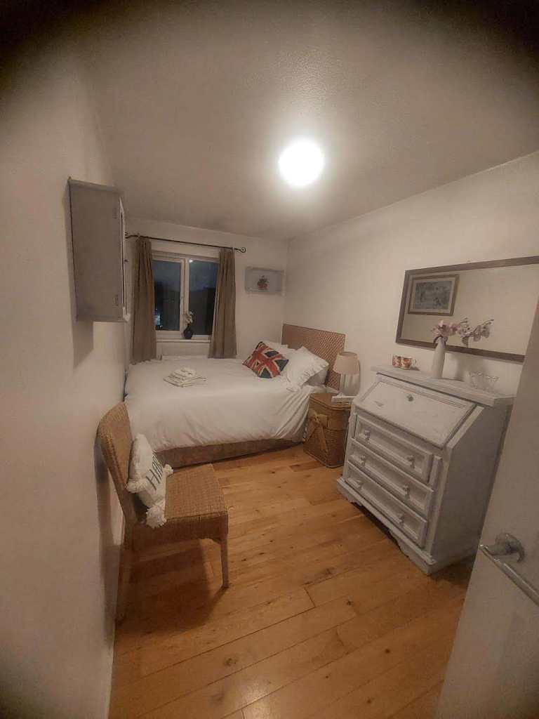 Lovely double bedroom  in Kennington zone 1 - five mintues from the station (northern line)