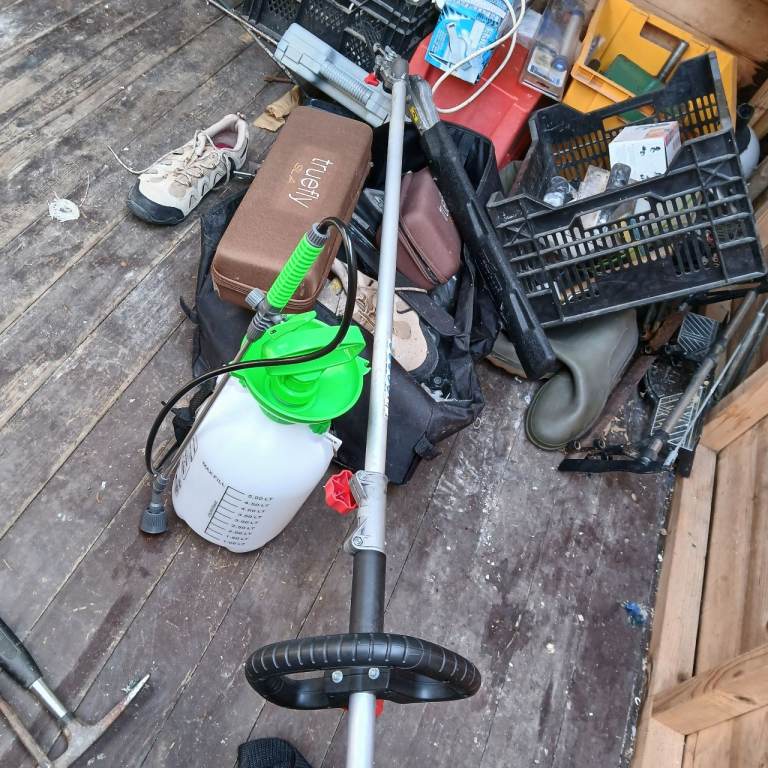 Extendable hedge trimmer