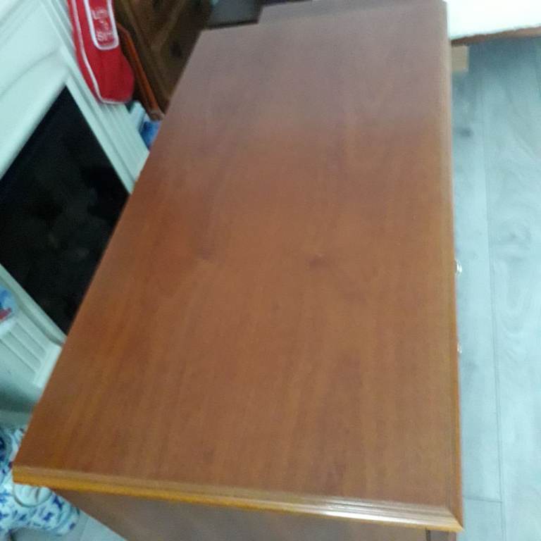 BEAUTIFUL STAG CHEST OF DRAWERS TOGETHER WITH A MATCHING BEDSIDE CHEST FOR SALE . COULD DELIVER .