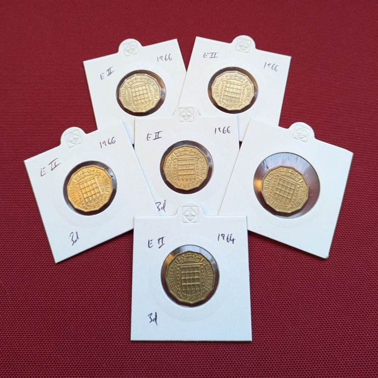 30p each VGC Brass THREEPENCE 1964/66 UK coins