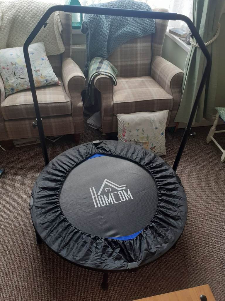HOMCOM Trampoline with Handle Bar – Good Condition