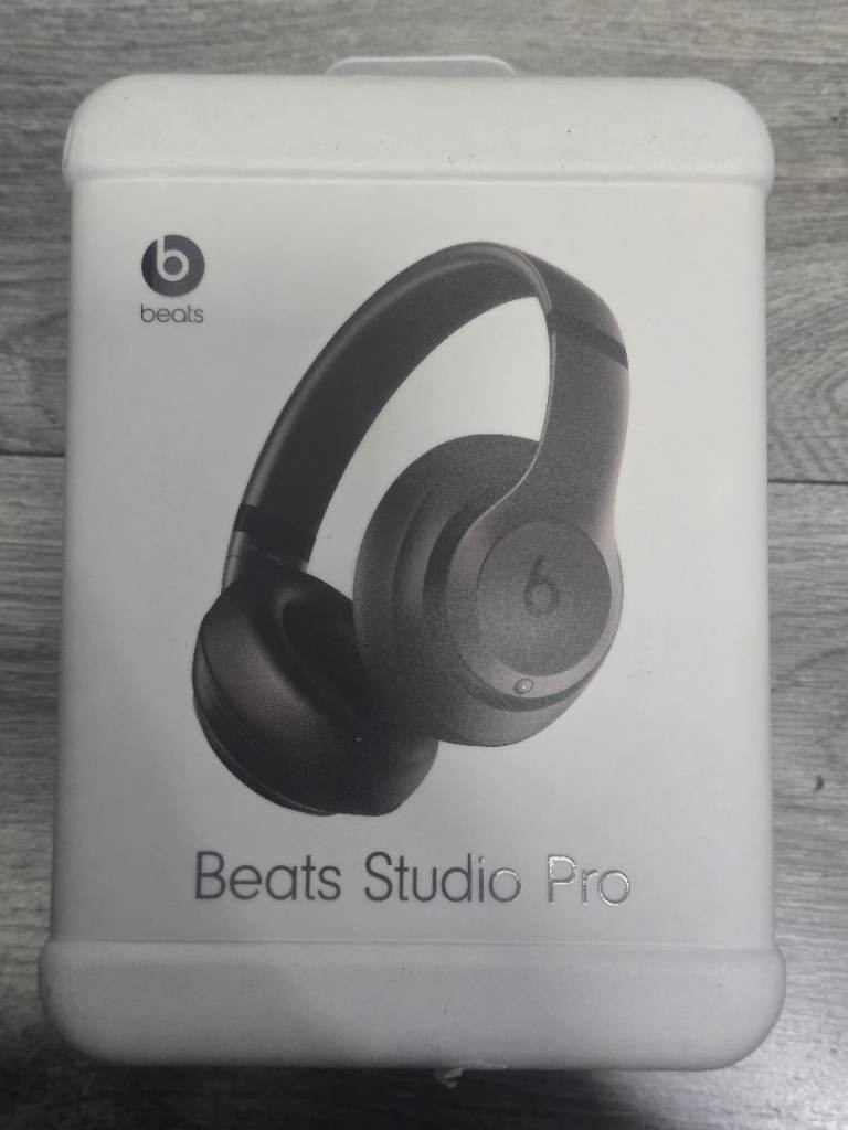 BEATS STUDIO PRO WIRELESS BLUETOOTH BROWN BRAND NEW SEALED WITH WARRANTY AND RECEIPT
