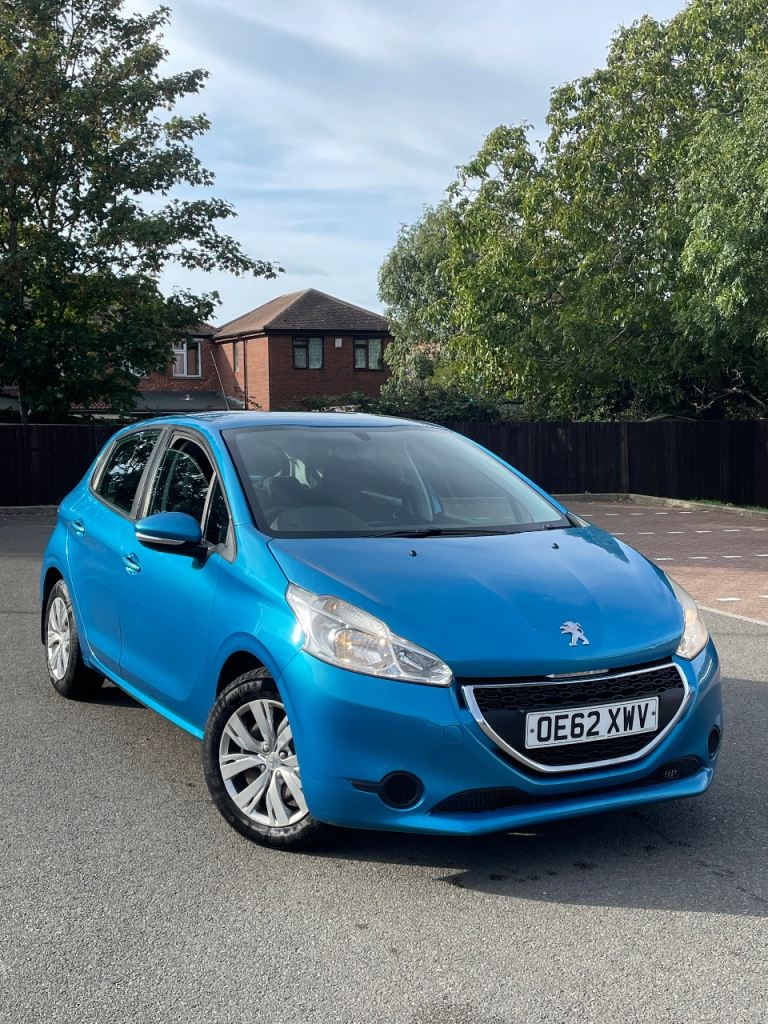 Peugeot, 208, Hatchback, 2013, Manual, 1199 (cc), 5 doors