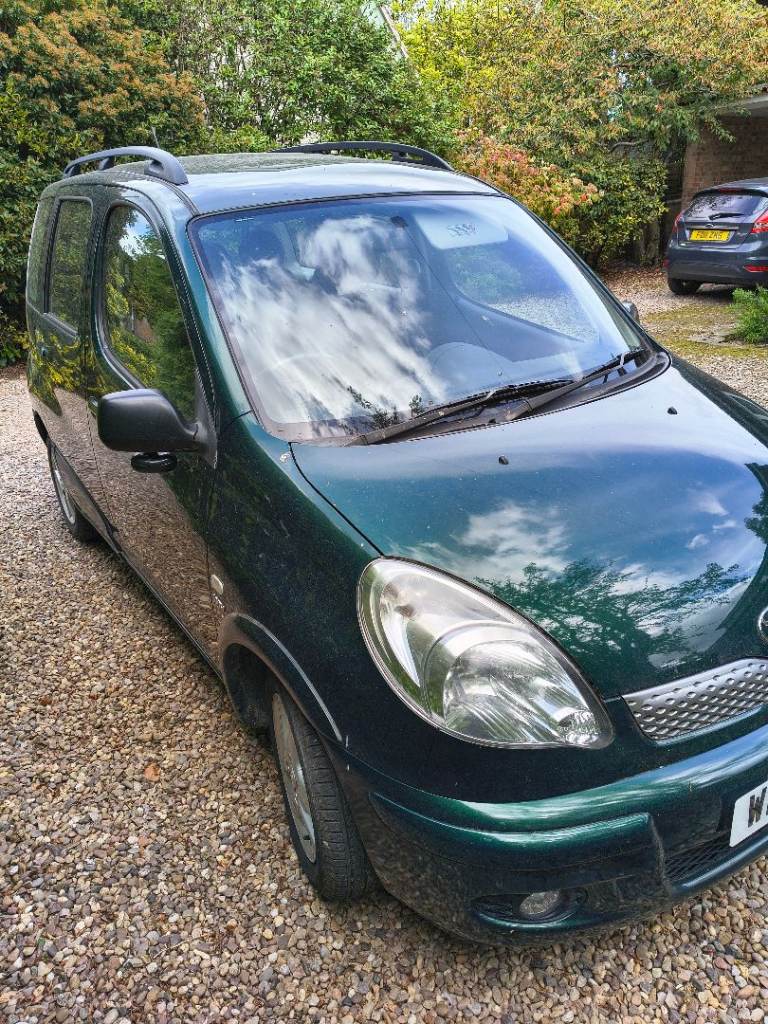 Toyota YARIS VERSO 5 door manual, low mileage