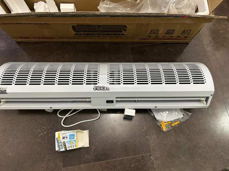 Wall Mounted Door Fan Air Curtain Remote Control, 90cm, 100W - Energy Efficient Airflow Brand New