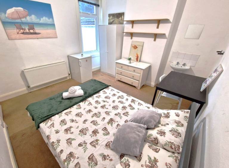 Large  double room to let in Boscombe area near high street