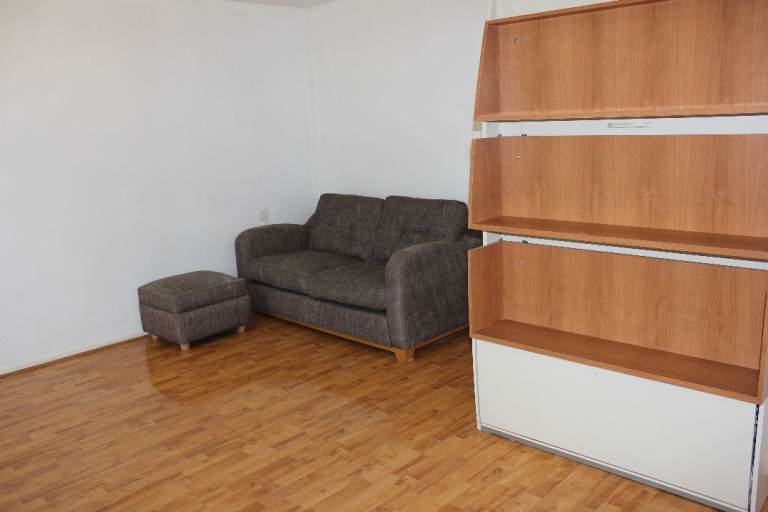 Studio Flat, Sovereign House, E1
