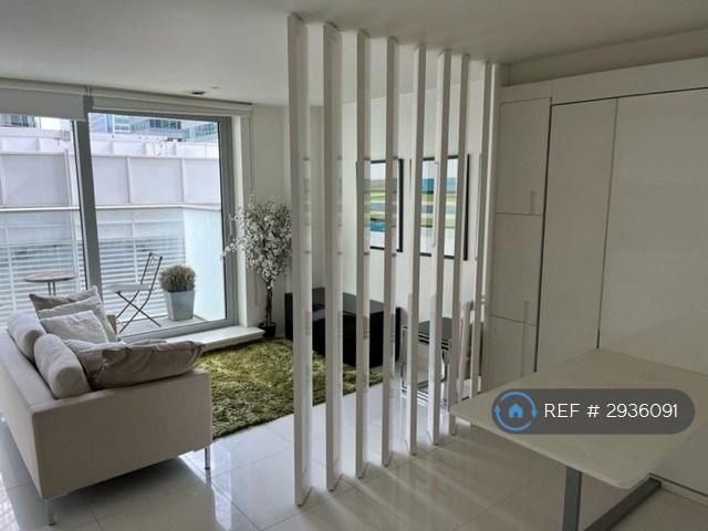 Studio flat in Pan Peninsula Square, London, E14 (#2936091)