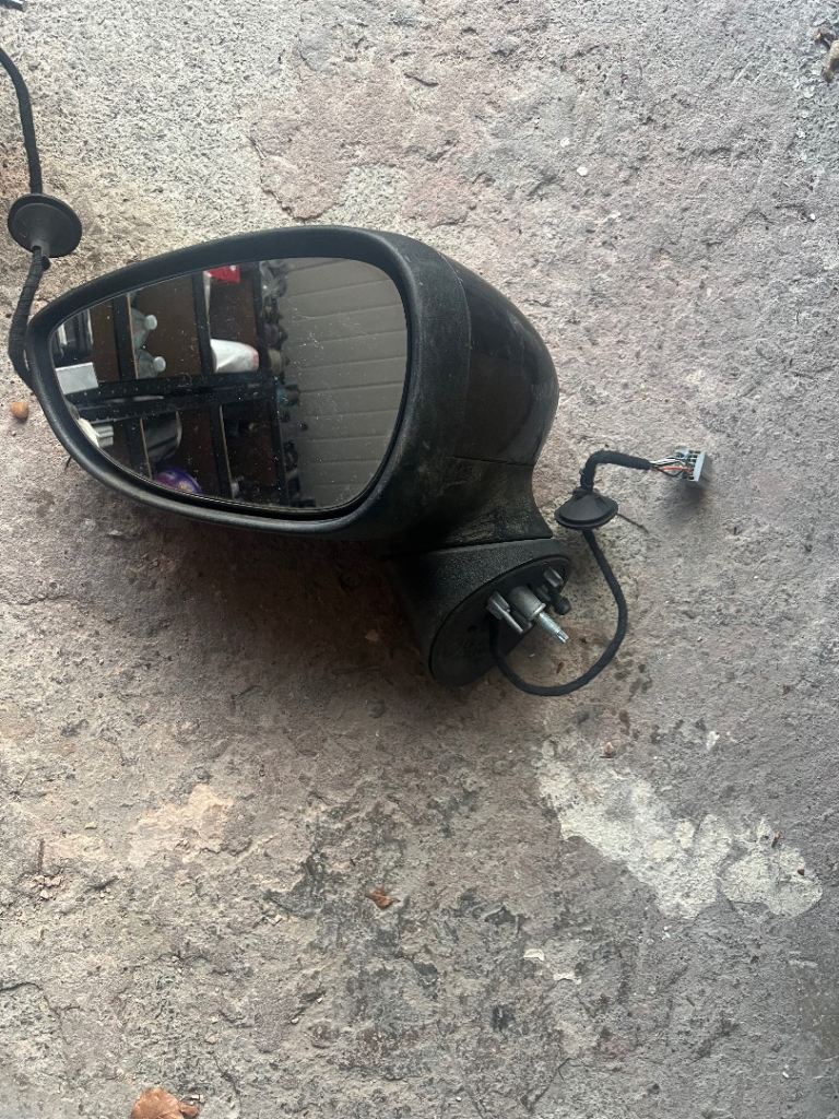 Fiesta wing mirror 