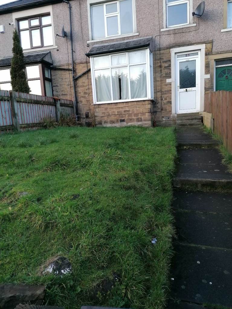 3 BED ROOM HOUSE TO RENT BD7 Area