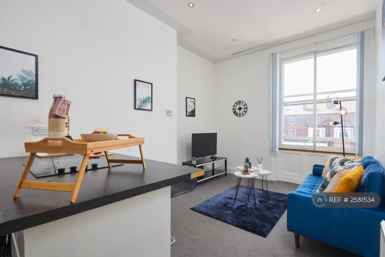 2 bedroom flat in Blenheim Terrace, Leeds, LS2 (2 bed) (#2581534)