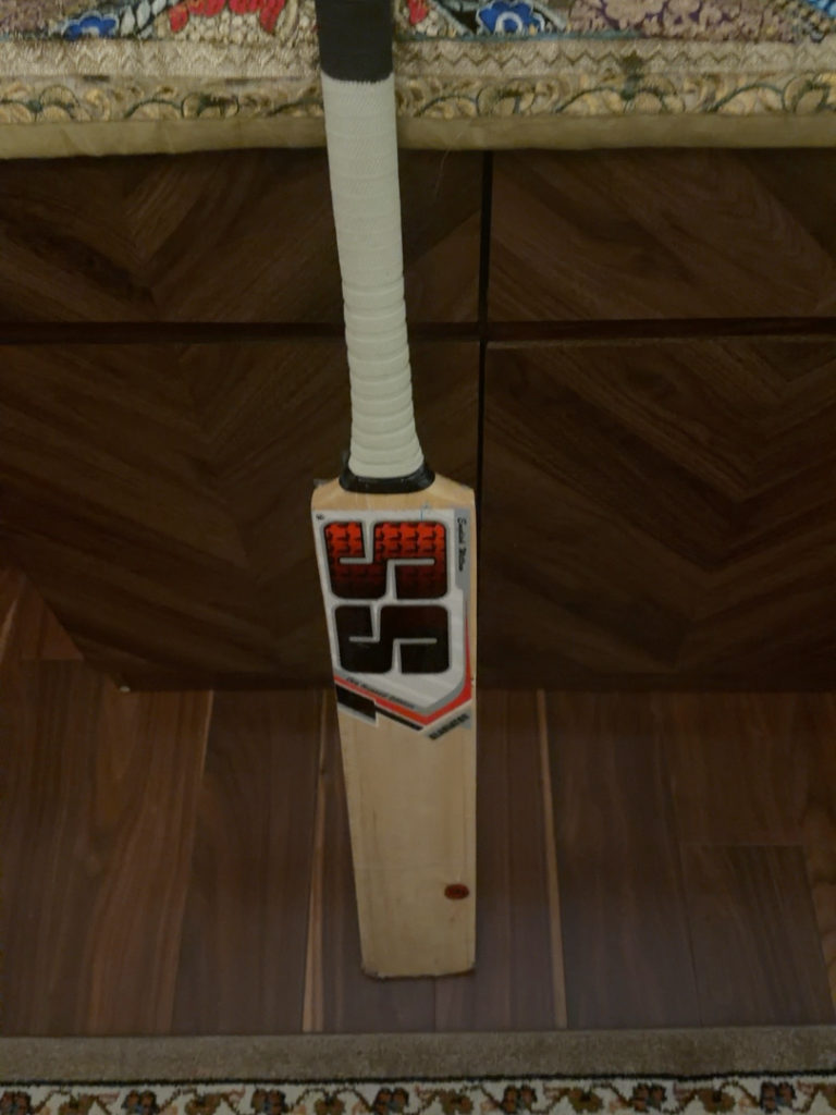 Cricket bat size 5 barely used