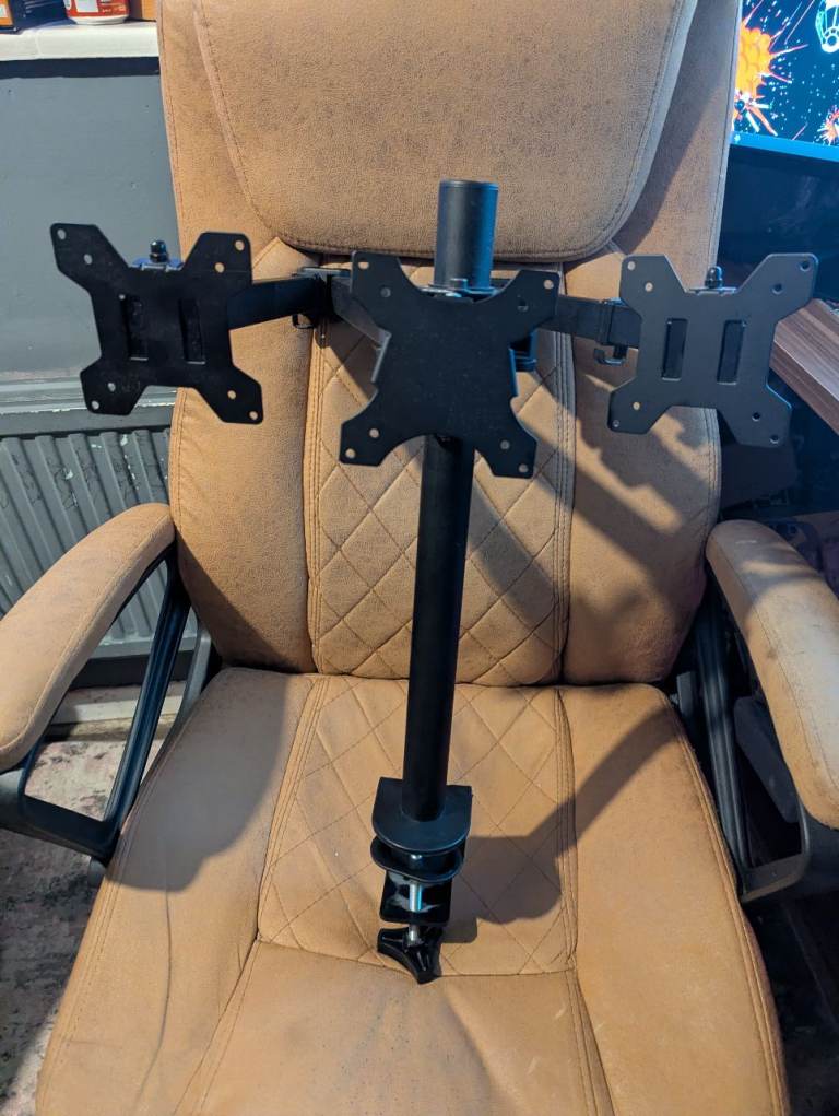 Triple monitor stand 