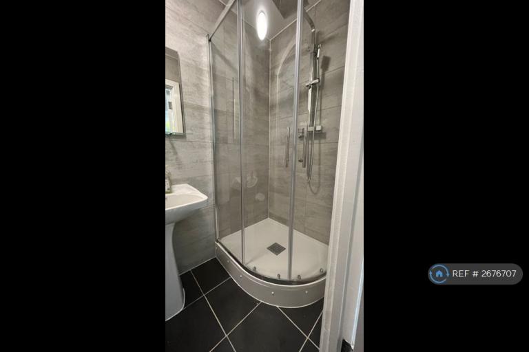 Studio flat in Melbourne House, Leicester, LE2 (#2676707)