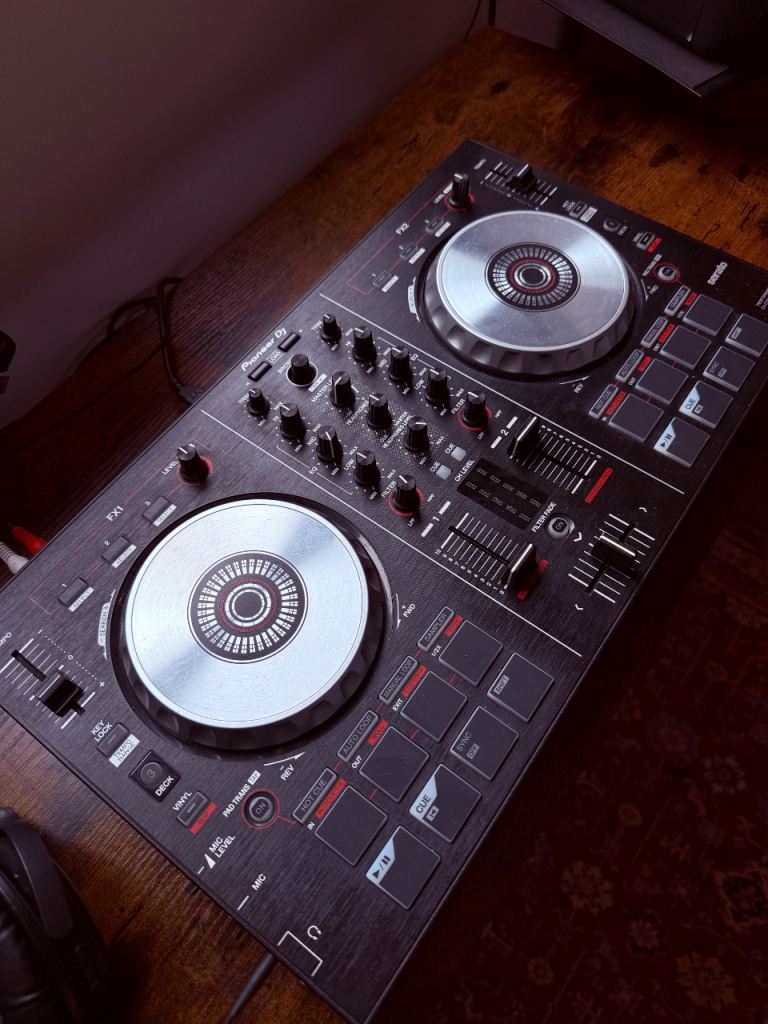 PIONEER DJ DDJ-SB2 DJ CONTROLLER DECKS