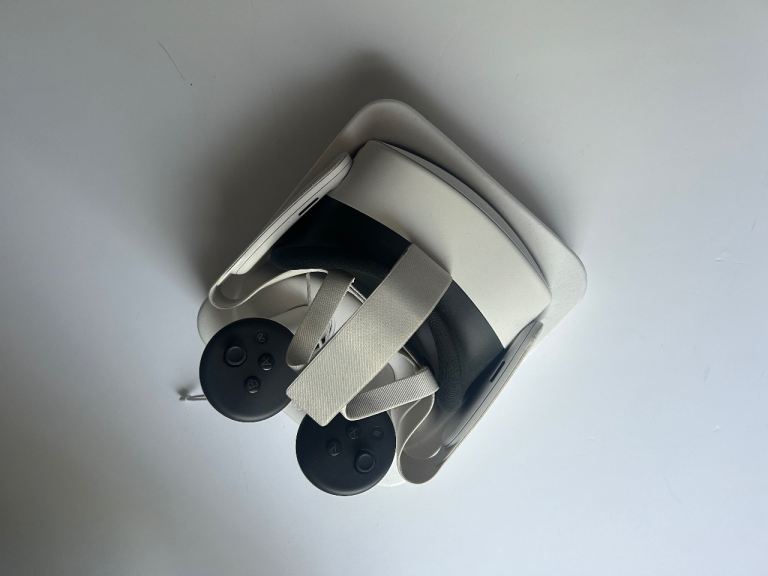 Title: Meta Quest 3S VR Headset + Controllers Excellent Condition