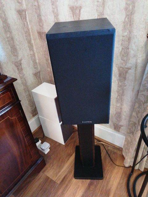 B&W DM110 classic HiFi speakers 