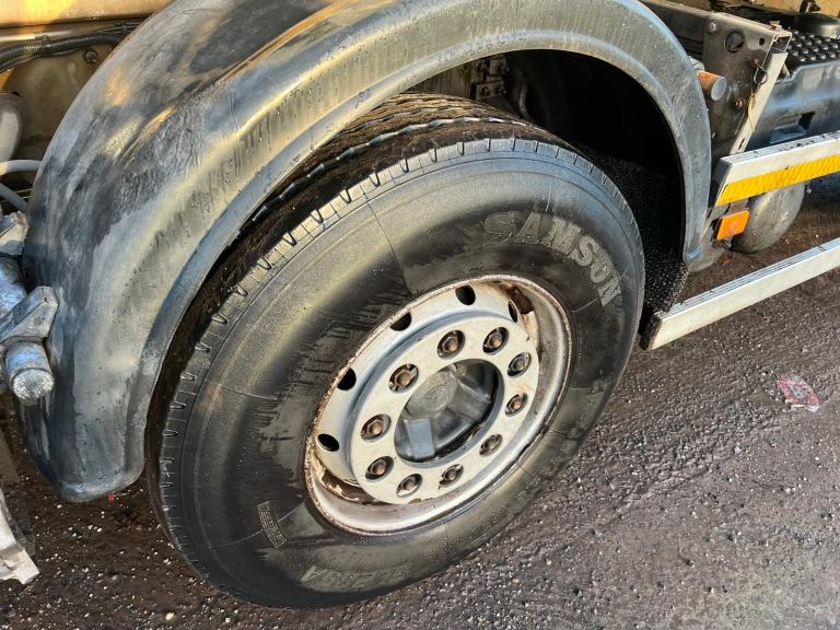 Renault C (C) 430 8x4 , BAYLYNX VOLUMETRIC MIXER JUST ARRIVED . CALL FOR DETAILS