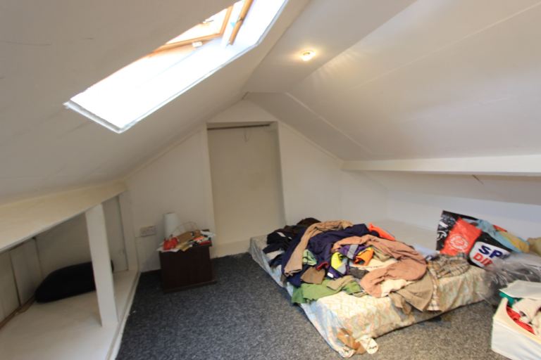 Spacious, Bright and Airy EN3 House, Drive, Garden, Gas heating