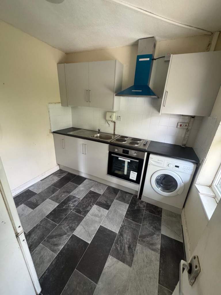 Studio flat compton wolverhampton