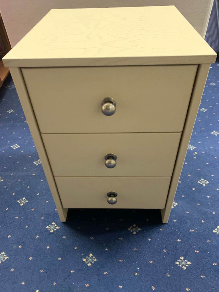 Light wood bed side table can deliver locally