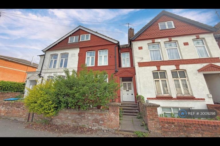 2 bedroom flat in Bicester Road, Aylesbury, HP19 (2 bed) (#3009298)