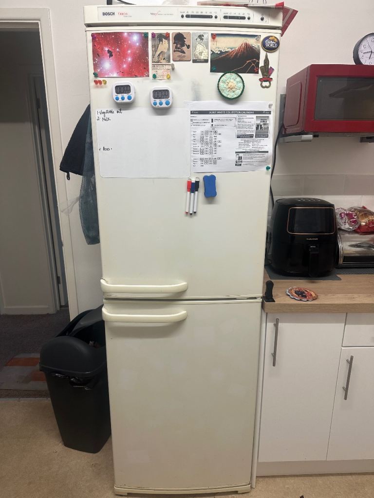 Refrigerator 2 door with freezer