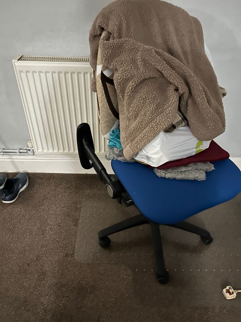 Desk and 2 office chairs 