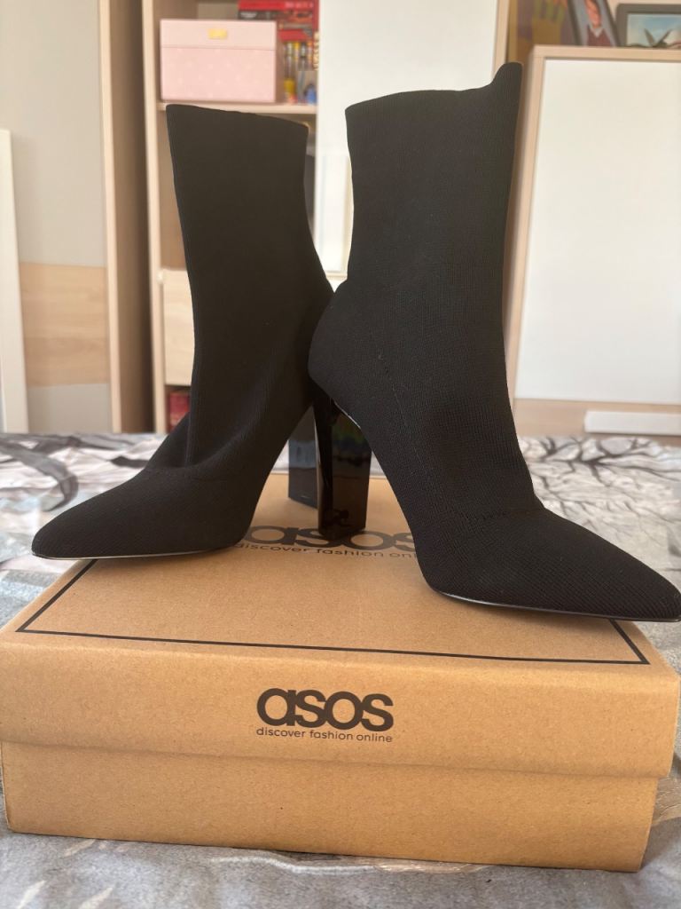 Black heel sock shoes 