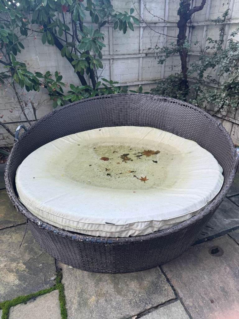 FREE Outdoor patio furniture (1 loveseat, 1 chair)