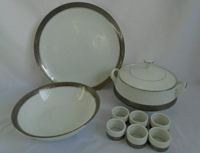 Presidential Collection Reflections in Silver Dinner Table Set