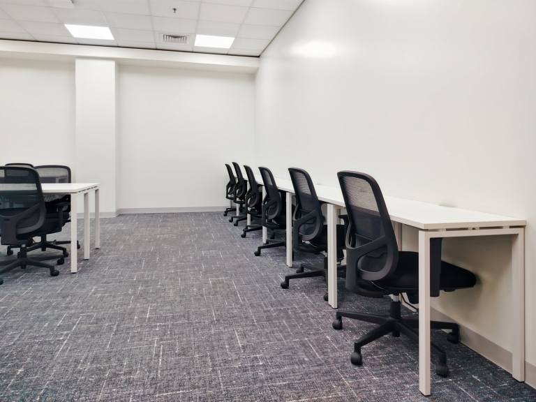 Stockport - SK3 0BY \ Fully Furnished Office with 5 Desks