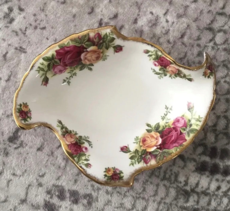 Royal Albert “Old Country Roses” Trinket plate/bowl/dish (English Bone China)