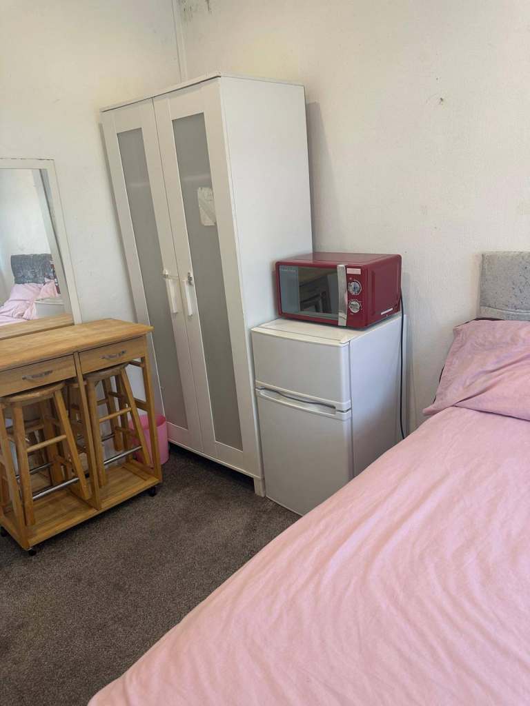 Luton (LU2) All Inclusive Double Room in owner occupied house