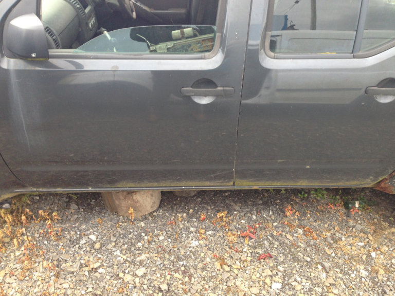 NISSAN NAVARA D40 SET OF 4 DOORS IN VGC COMPLETE DELIVERY AVAILABLE  6AM-3PM