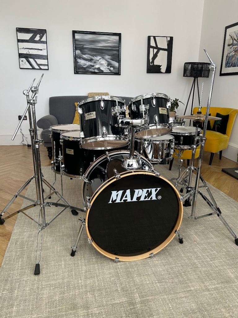 Mapex V series Black Drum Kit