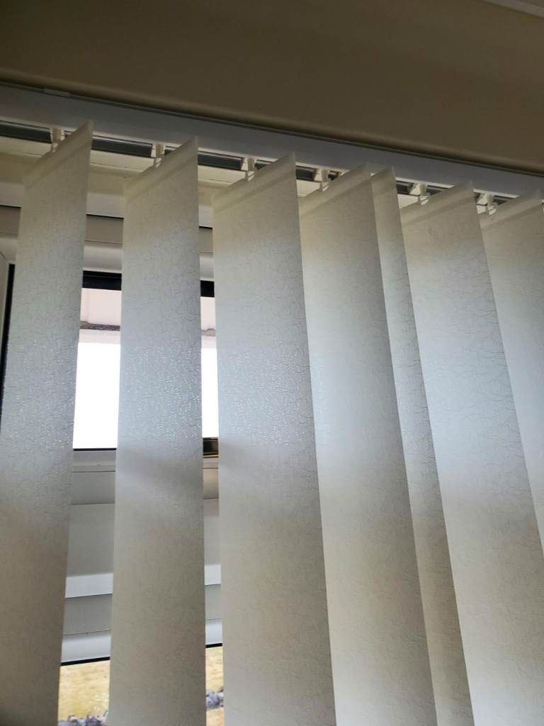 3xvertical blinds 2x 1020 wide 940 drop 1x 1500x940 easy to cut width  