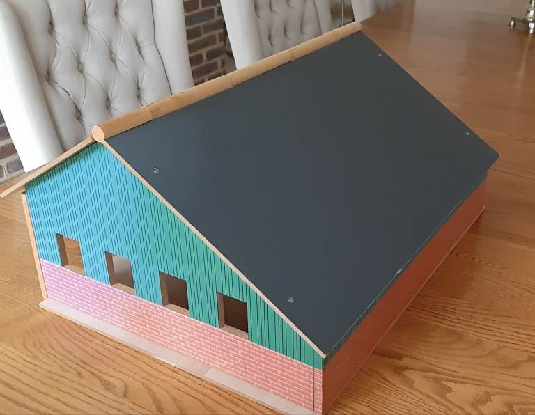 Large Toy Farm Barn with Hinged Roof 