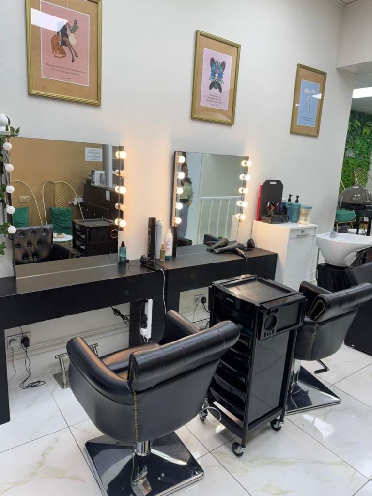 Zone 1 Salon / Hair dresser Chair to Rent – Central London (WC1X) – From £675
