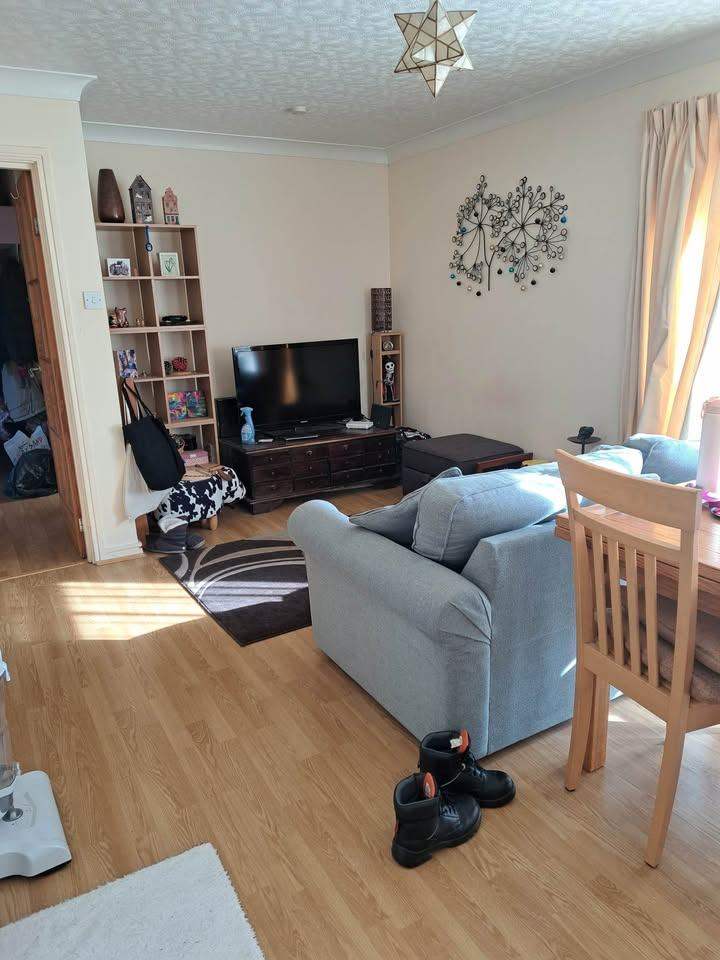 2 DOUBLE BEDROOM FLAT IN HOVE WITH PARKING SPACE