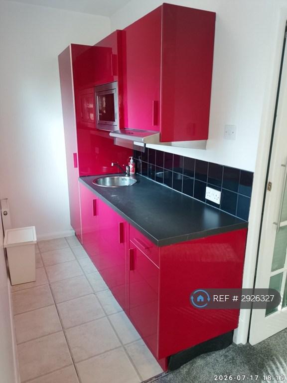 Studio flat in Headstone Lane, London, HA2 (#2926327)
