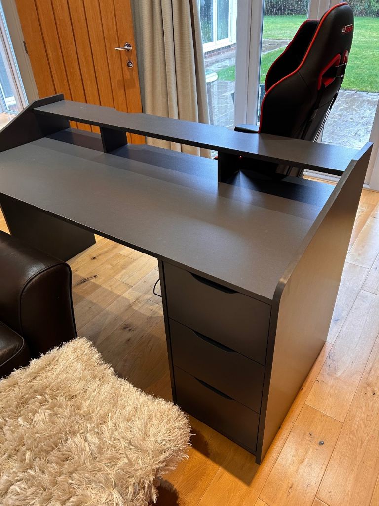 Gaming desk 